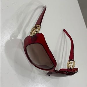 Pre loved AUTHENTIC Gucci sunglasses.